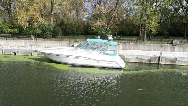 1994 Cruisers Yachts 3675 Esprit