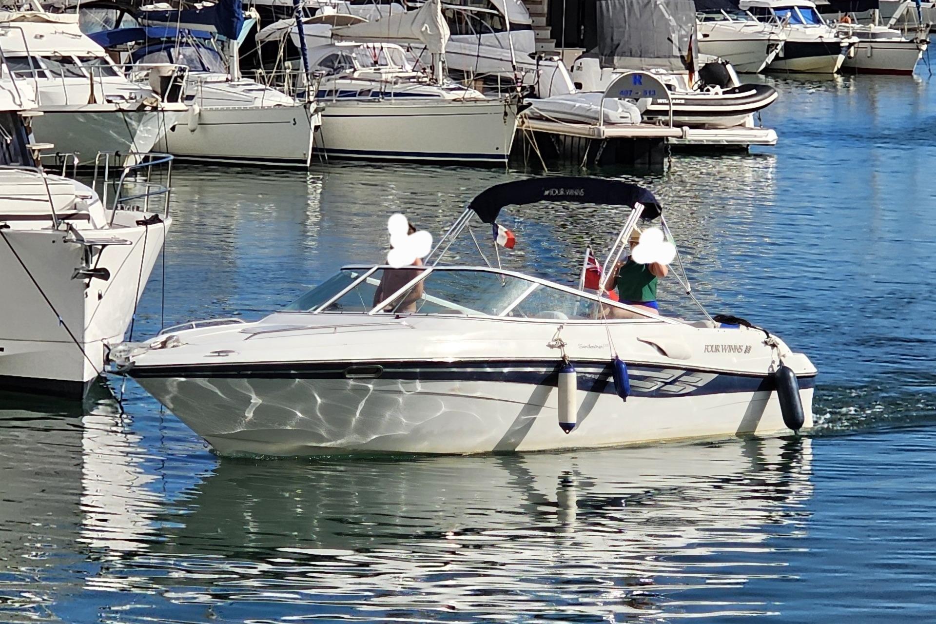 2001 Four Winns 235 Sundowner