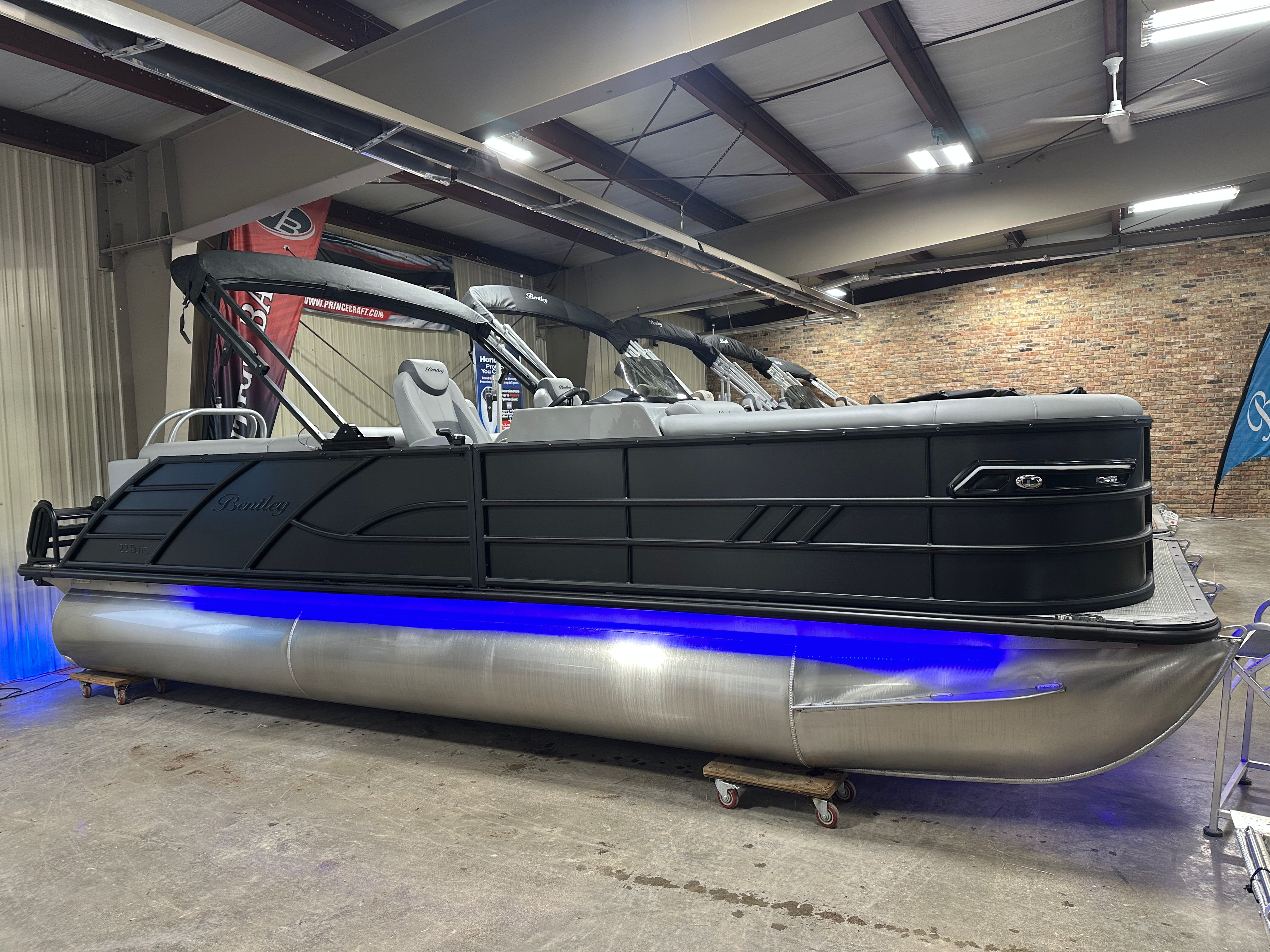 2025 Bentley Pontoons Elite 223 Admiral Quad Lounge Tritoon & Honda 4-Stroke EFI