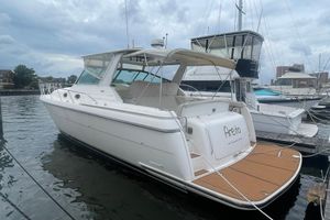 Tiara Yachts 4000 Express 1995 Tiara Yachts 4000 Express dockside