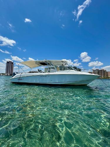 Boston Whaler 320 Outrage Cuddy Cabin
