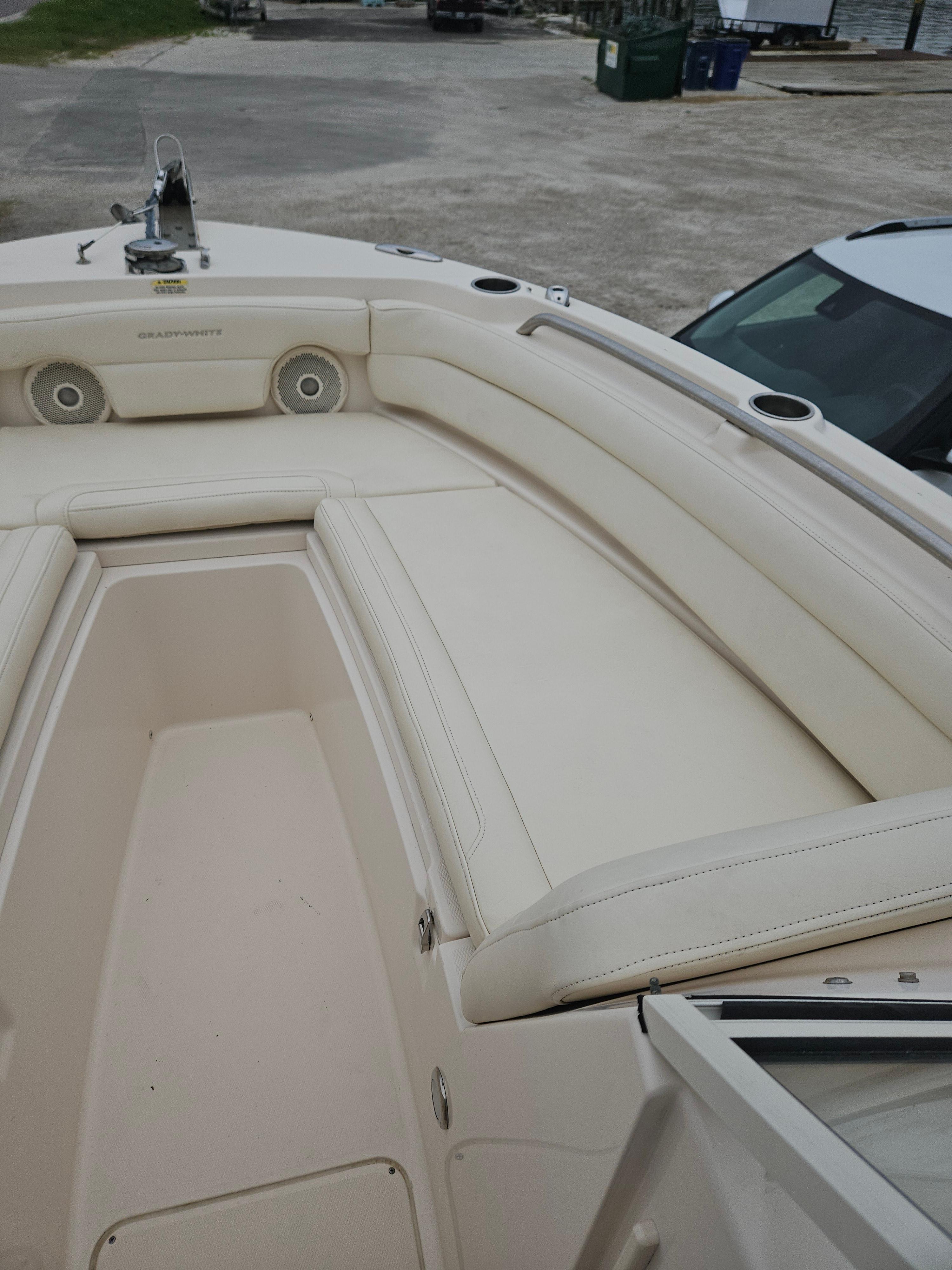 2019 Grady-White Freedom 235