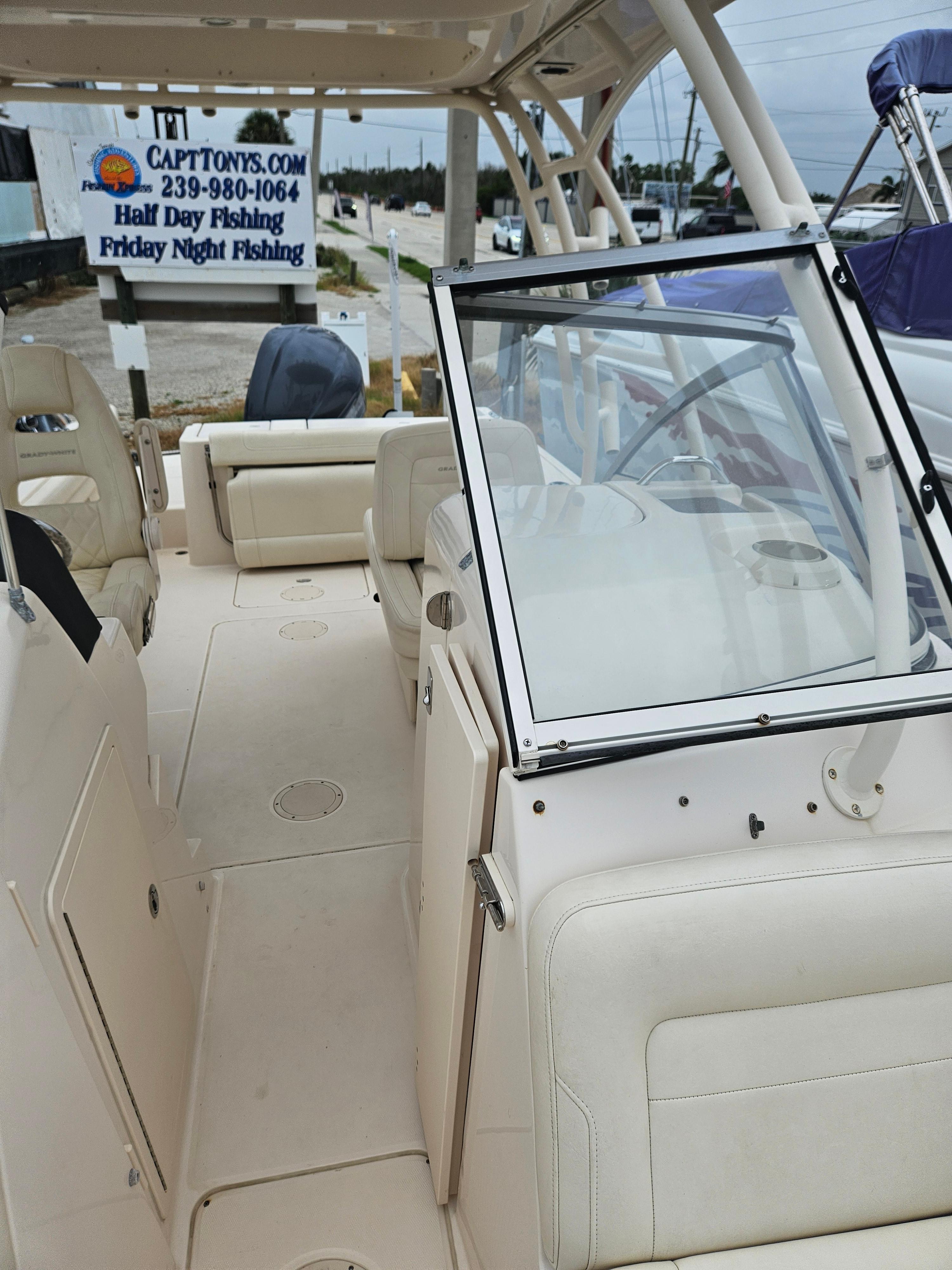 2019 Grady-White Freedom 235