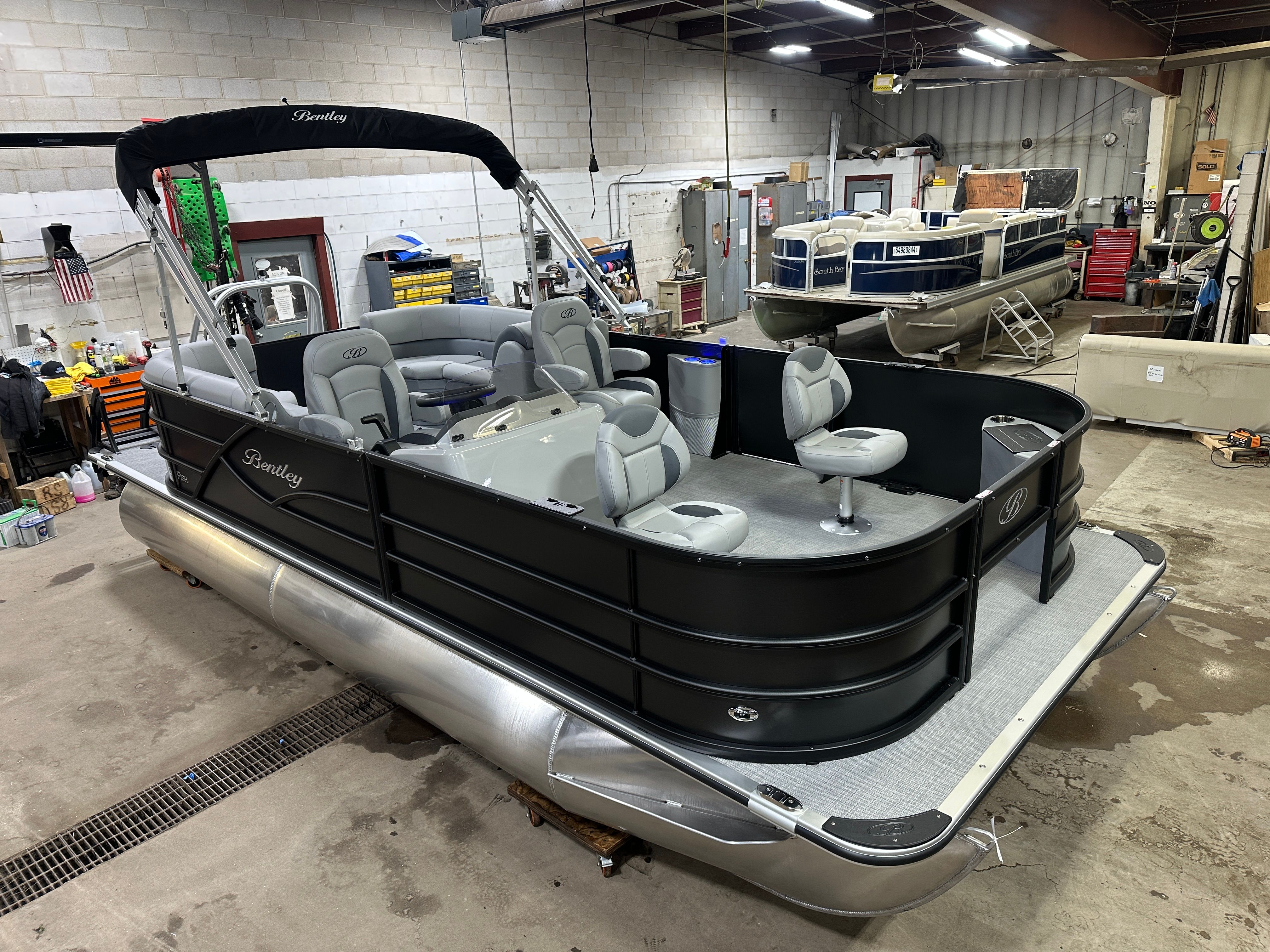 2025 Bentley Pontoons Fish 200 Center Walkthrough & Honda 4-Stroke EFI