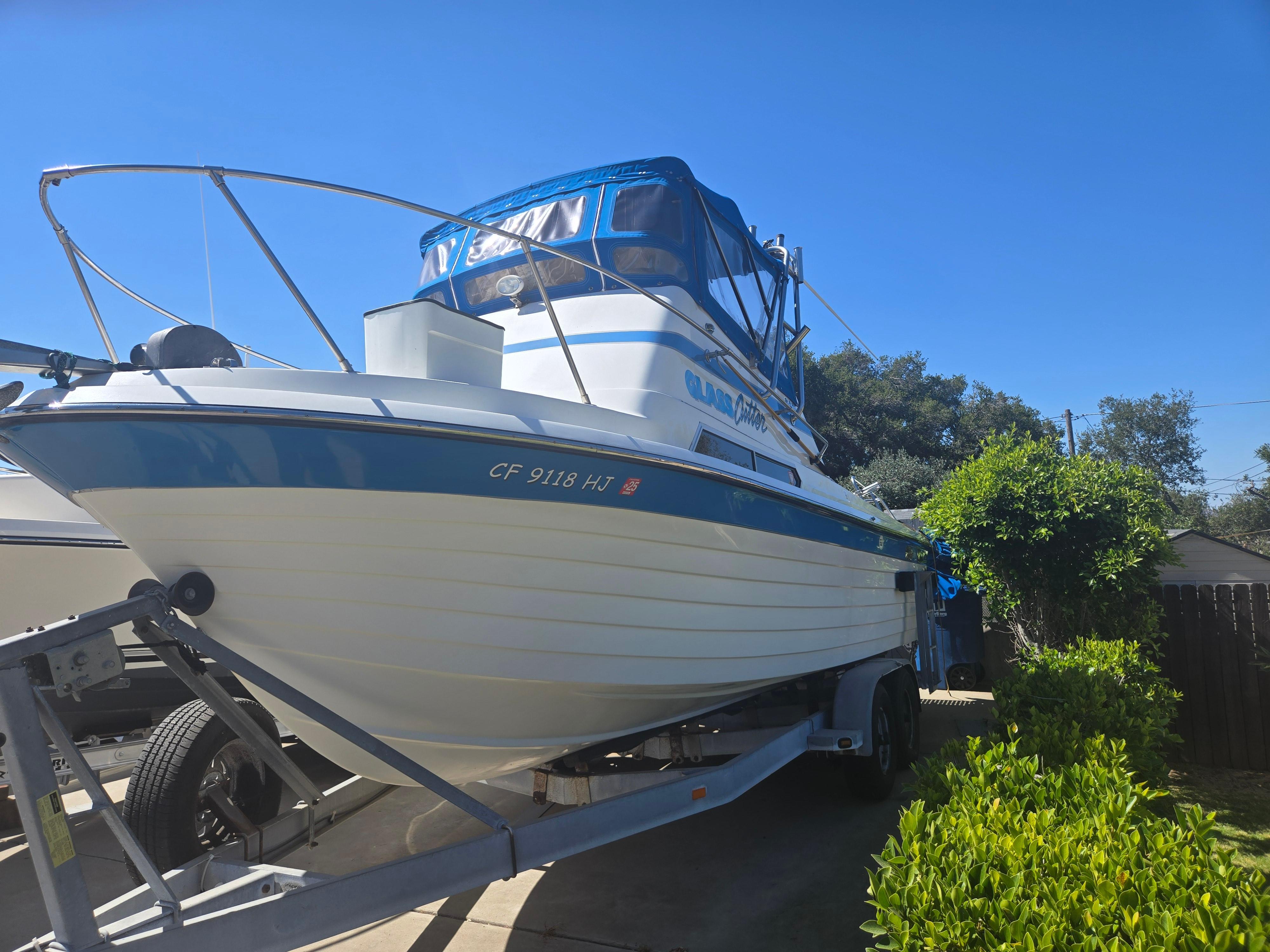 1973 Bell Boy 25 Flybridge