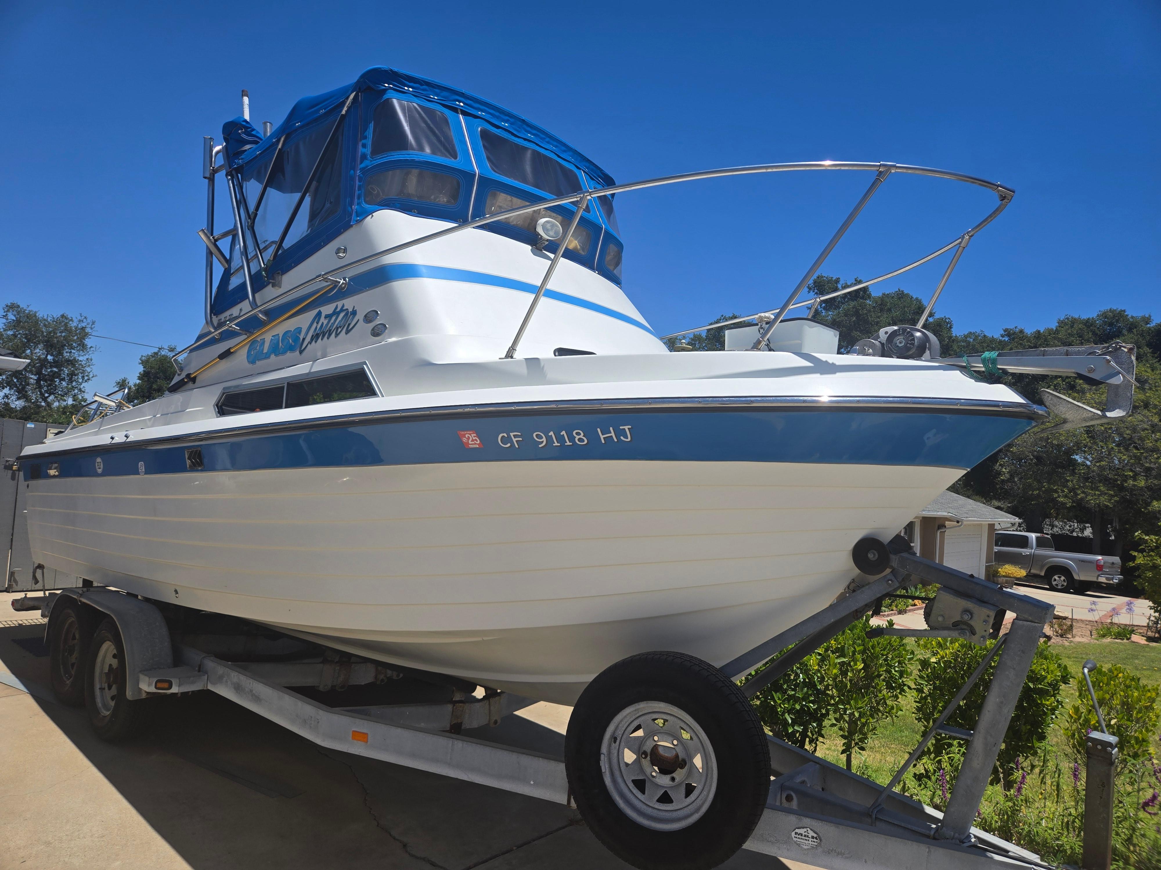 1973 Bell Boy 25 Flybridge