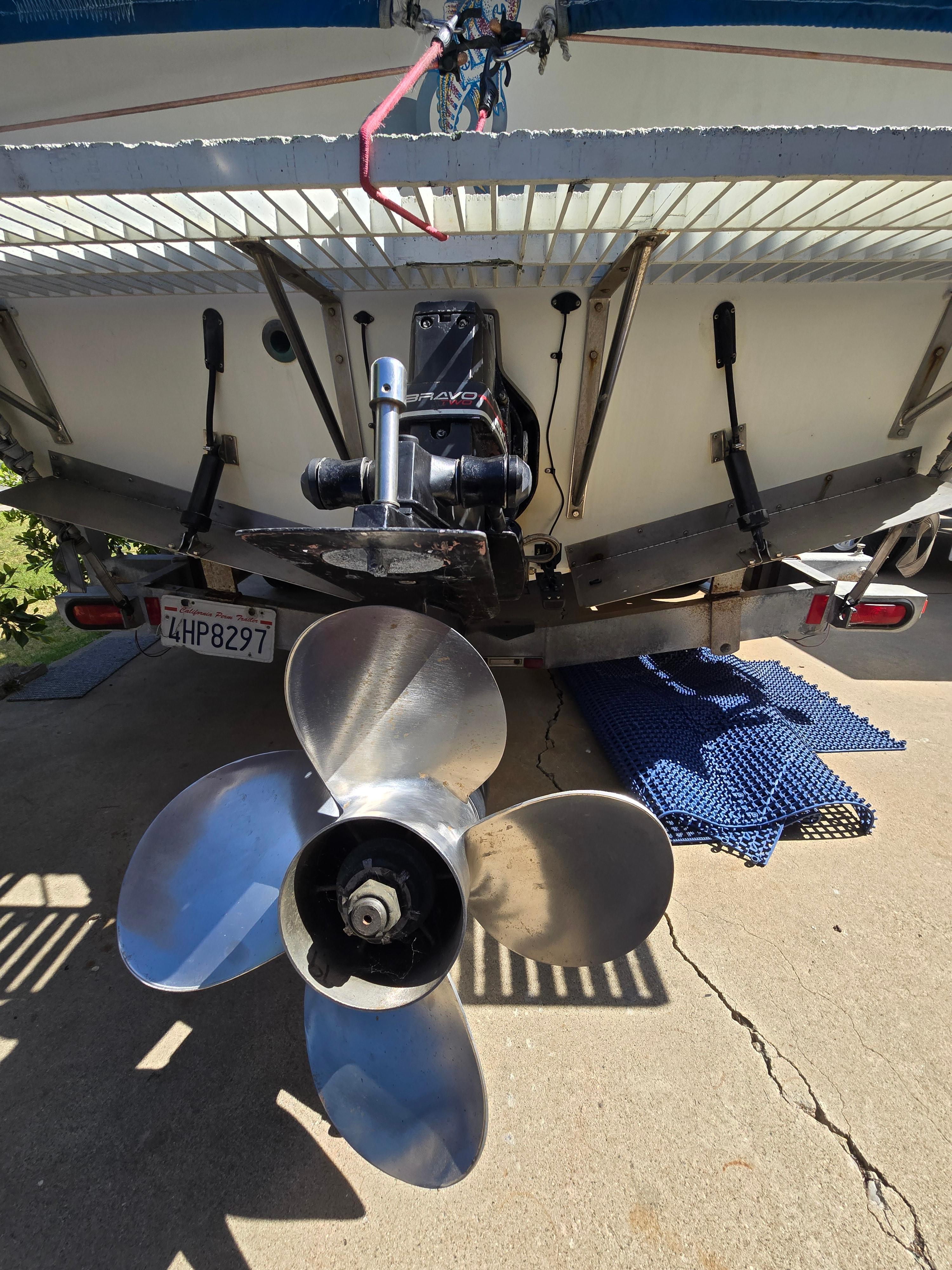 1973 Bell Boy 25 Flybridge