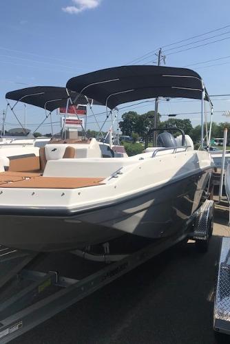 2024 Starcraft svx 211