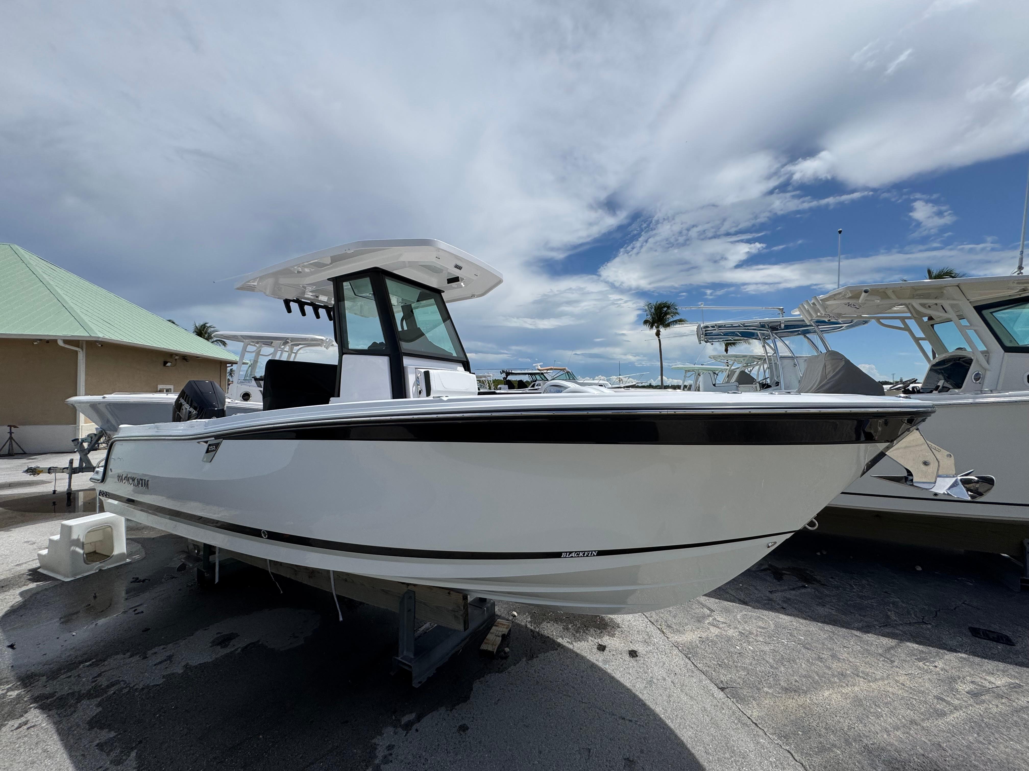2025 Blackfin 252 CC