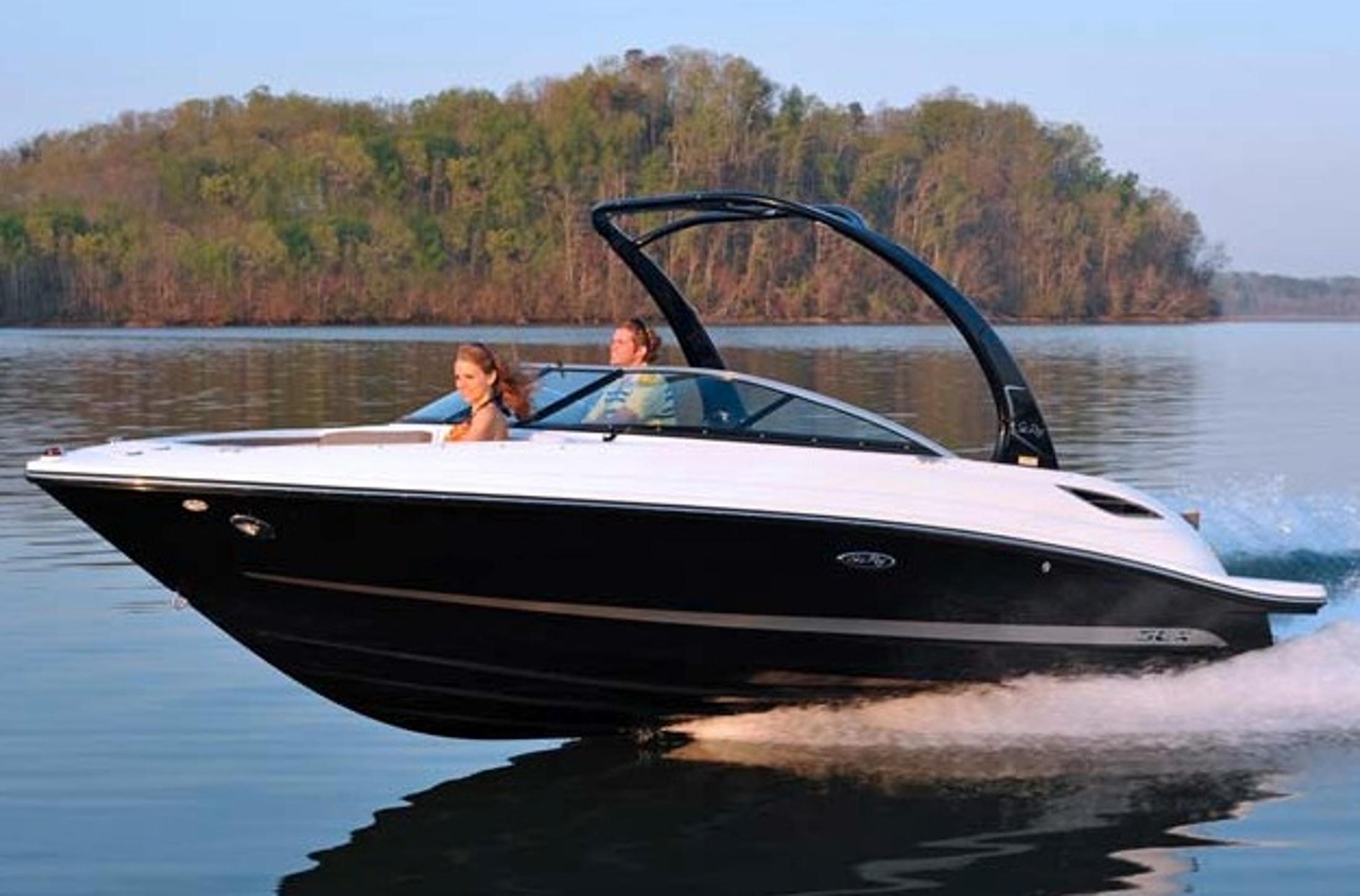 Sea Ray 230 SLX Manufacturer Provided Image