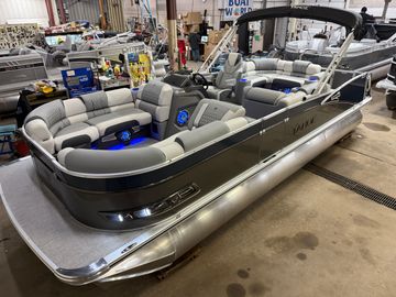 2025 Tahoe Cascade 2385 Elite Cruise Tritoon & Honda 4-Stroke EFI