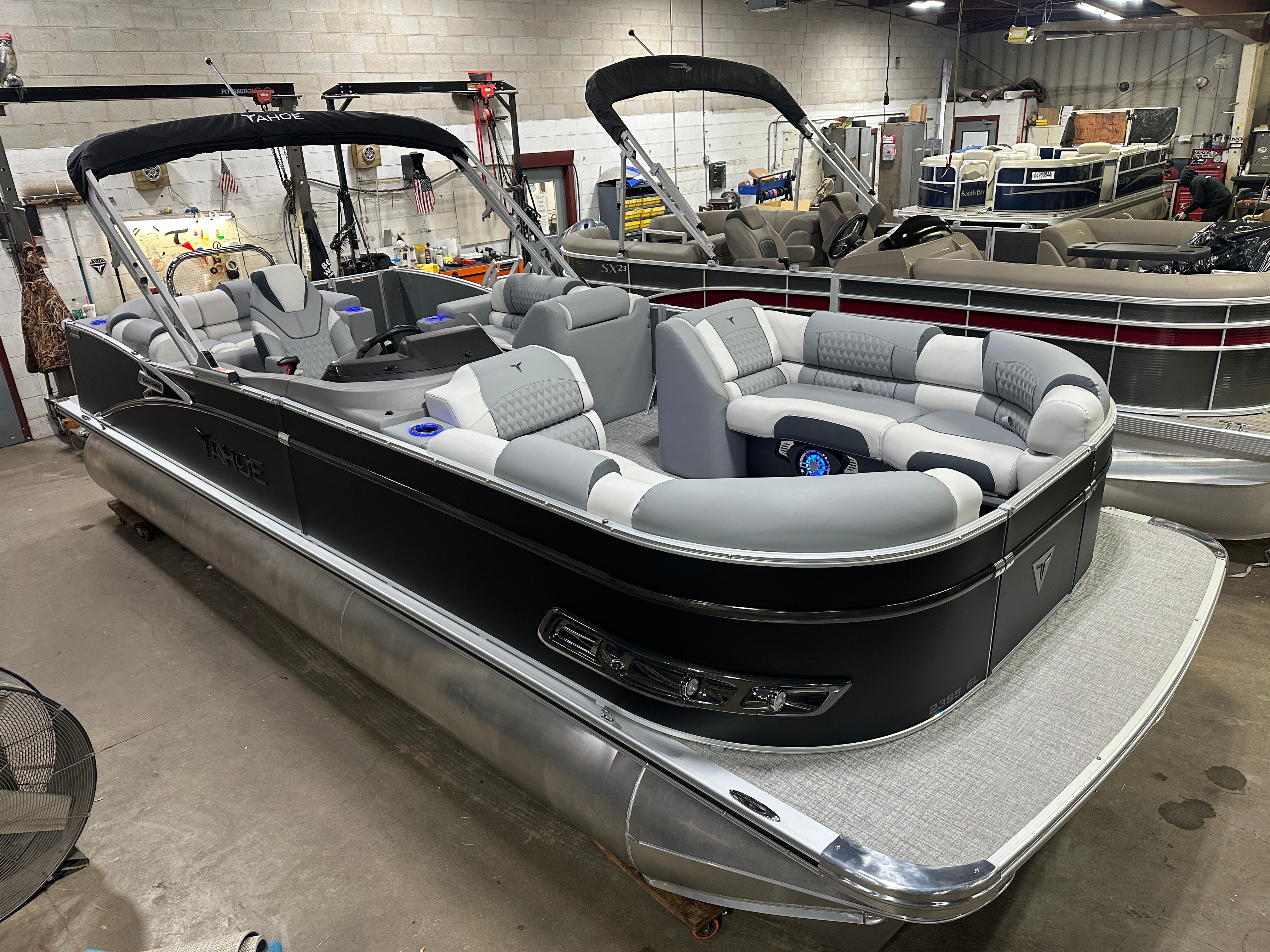 2025 Tahoe Cascade 2385 Elite Cruise Tritoon & Honda 4-Stroke EFI