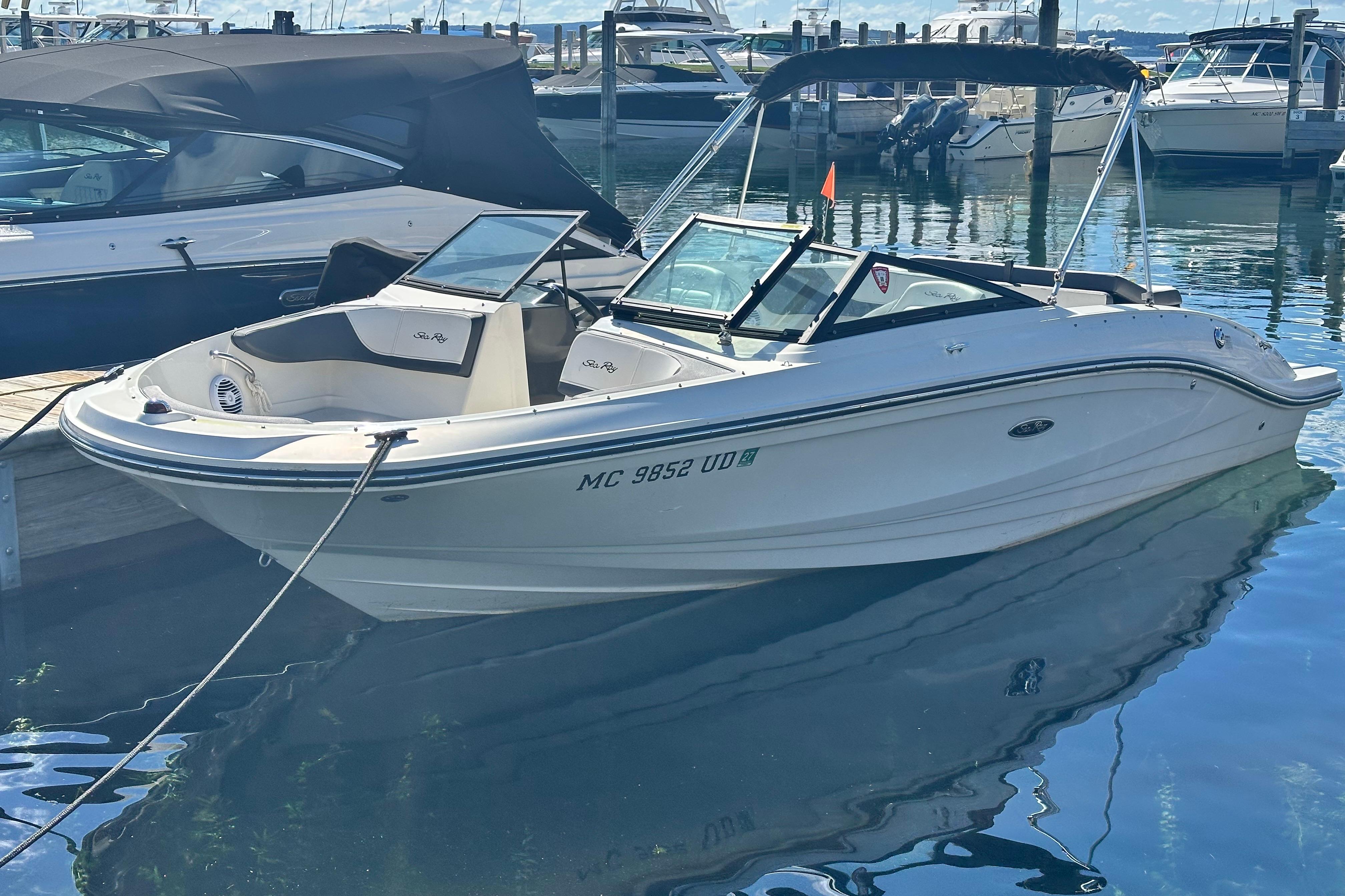 2018 Sea Ray SPX 210