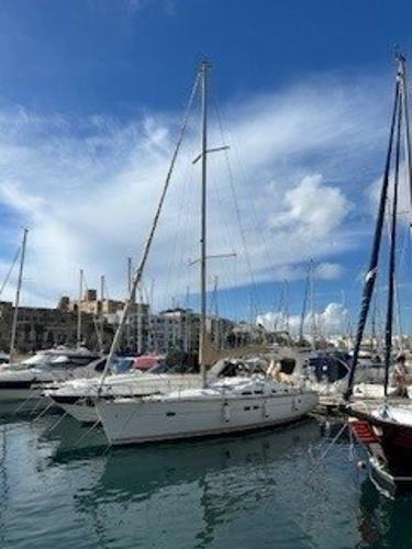 2003 Beneteau Oceanis Clipper 423