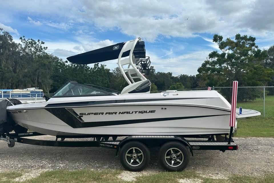 2015 Nautique Super Air Nautique 210