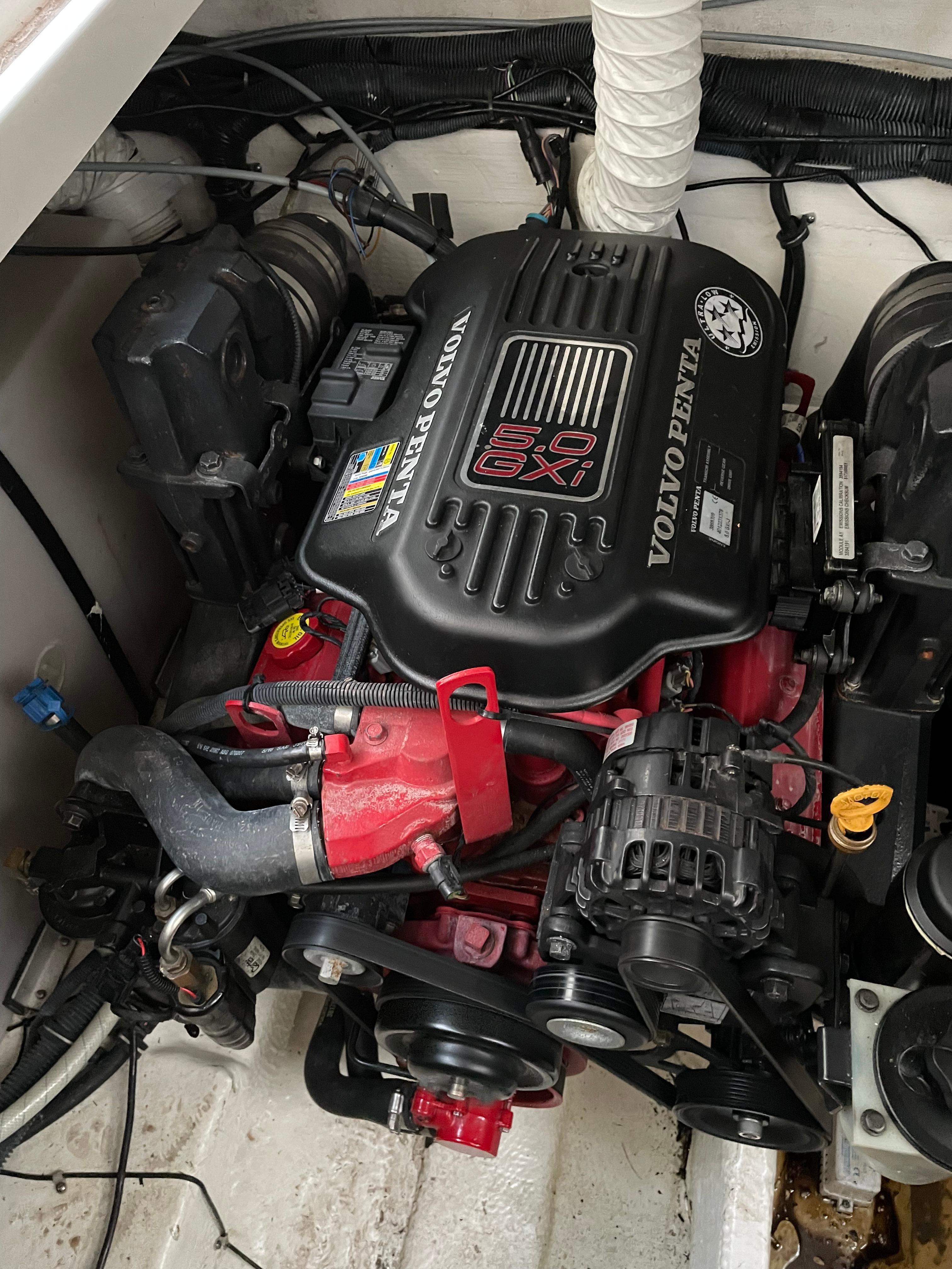 2008 Rinker 300 Express Cruiser