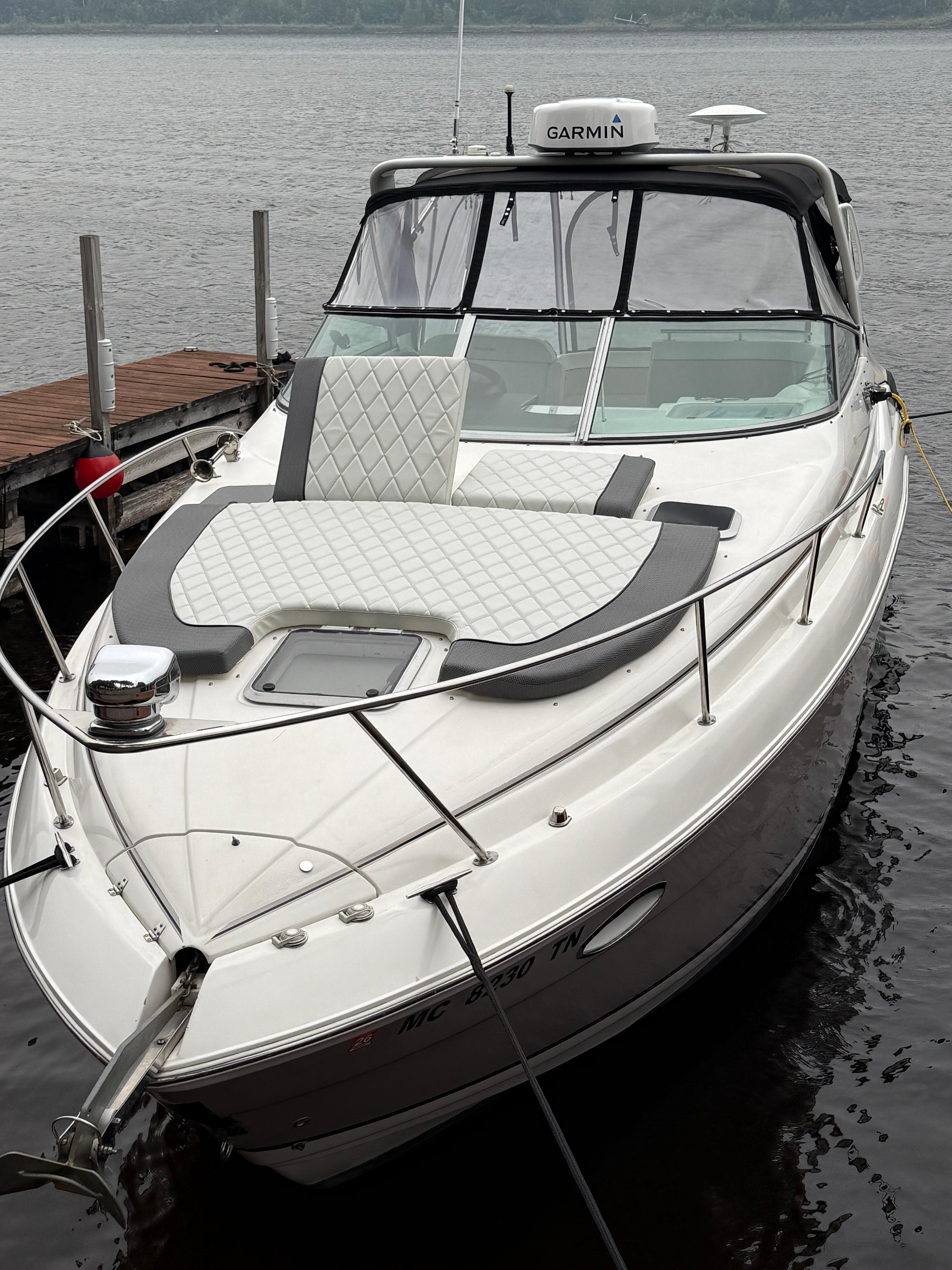2008 Rinker 300 Express Cruiser