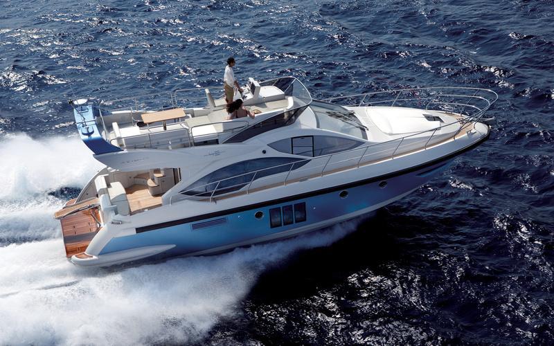 Azimut Atlantis 45 Azimut Atlantis 45 yacht cruising on open sea, 2014 model, sleek design, luxury vessel.