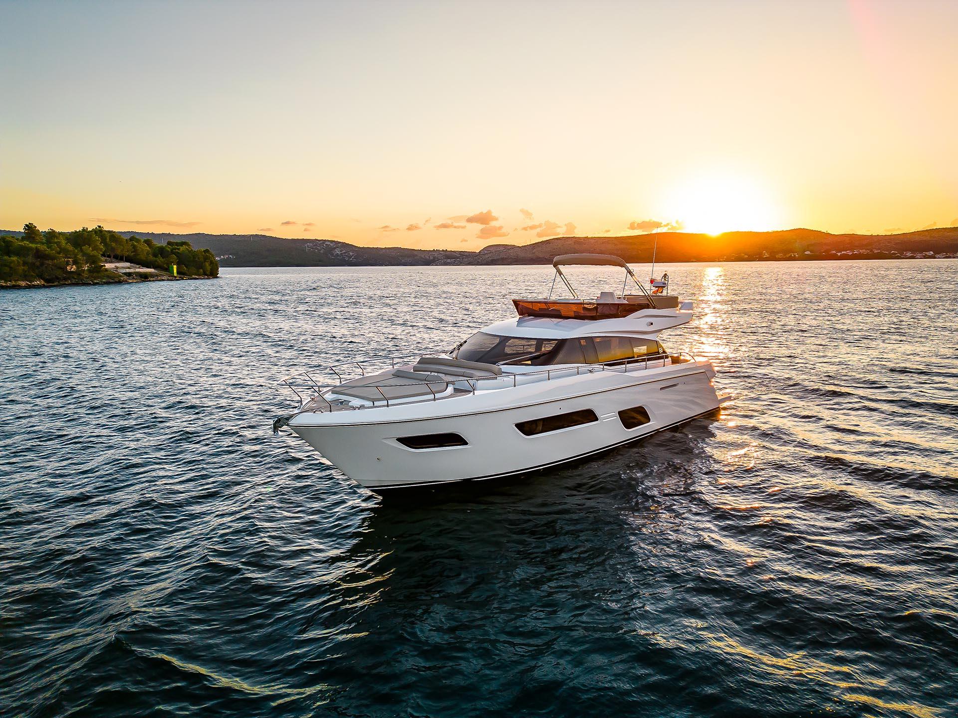 2023 Ferretti Yachts 550