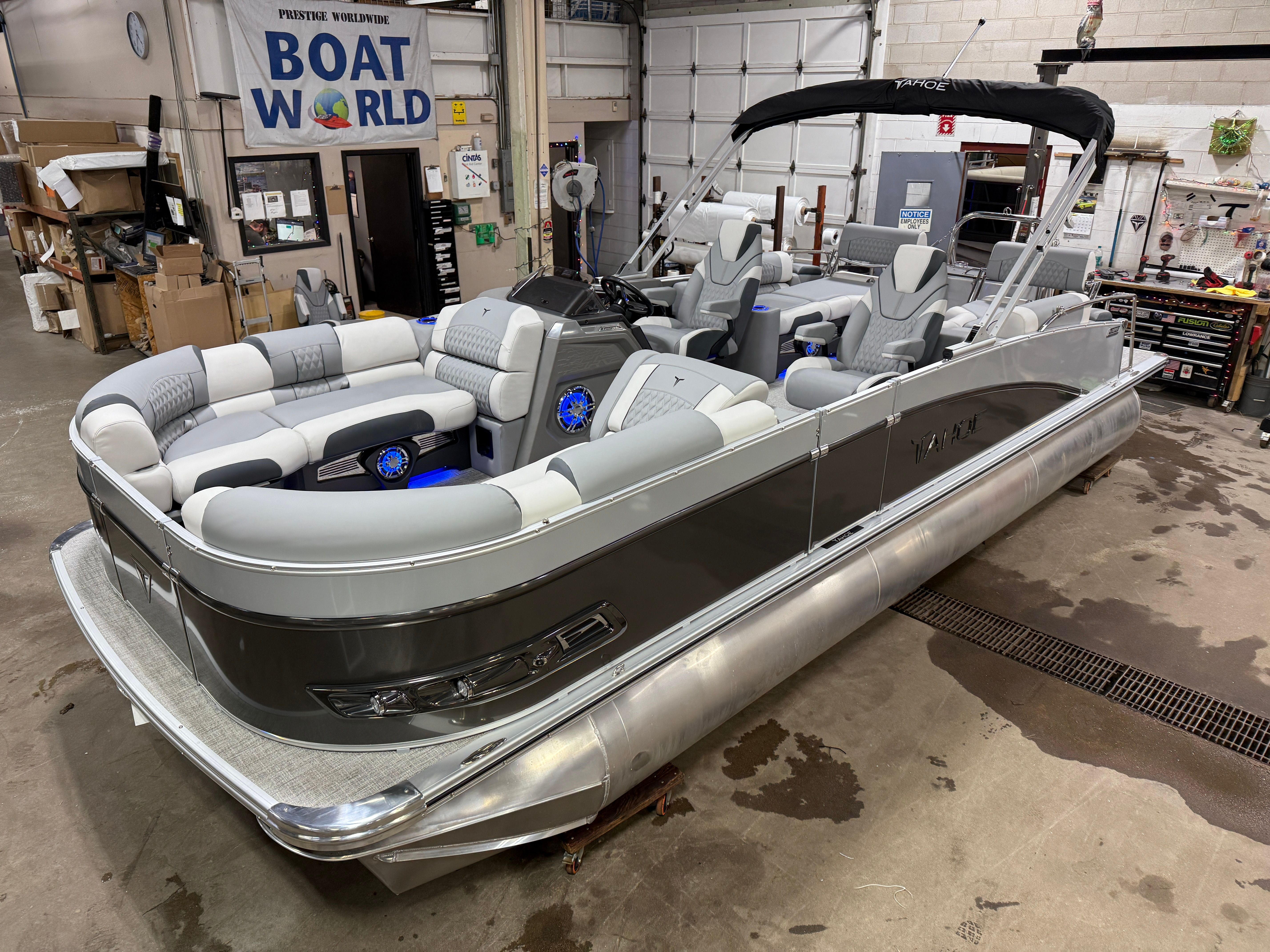2025 Tahoe Cascade 2385 Quad Lounge Shift SS Tritoon & Honda 4-Stroke EFI