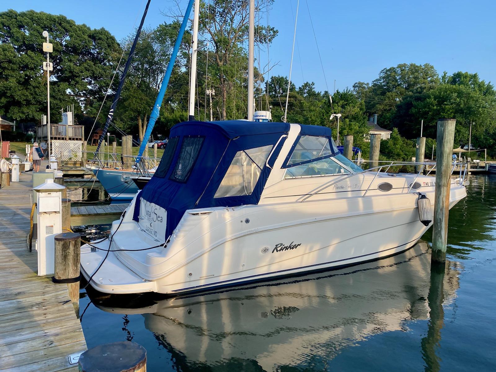 2000 Rinker 330 Fiesta Vee