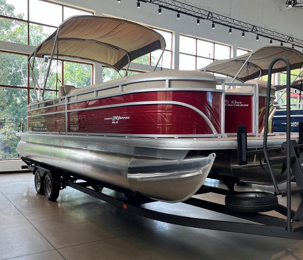 2024 Sun Tracker Party Barge 24 DLX