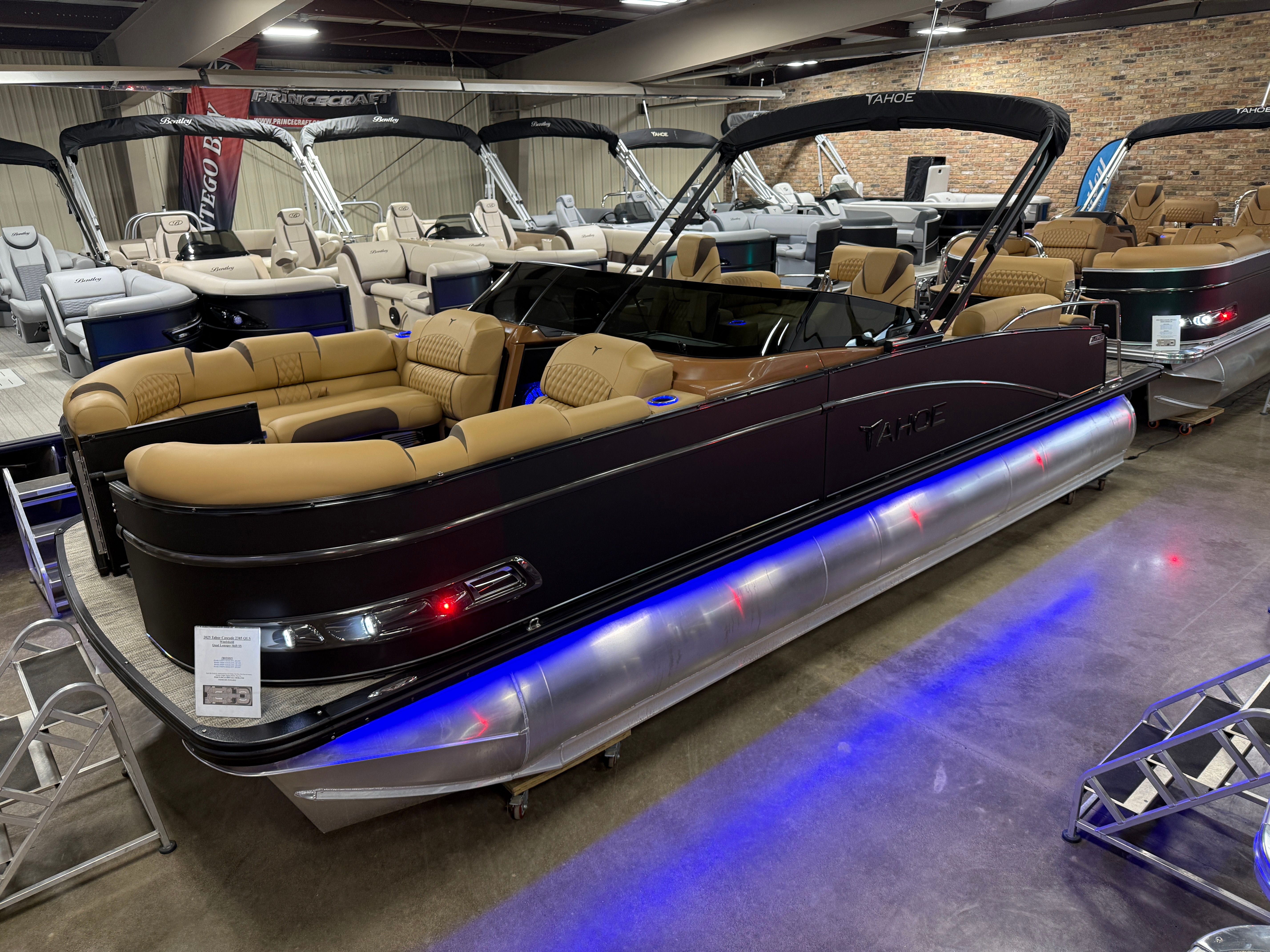 2025 Tahoe Cascade 2385 Quad Lounge Shift Windshield Tritoon & Honda 4-Stroke EFI