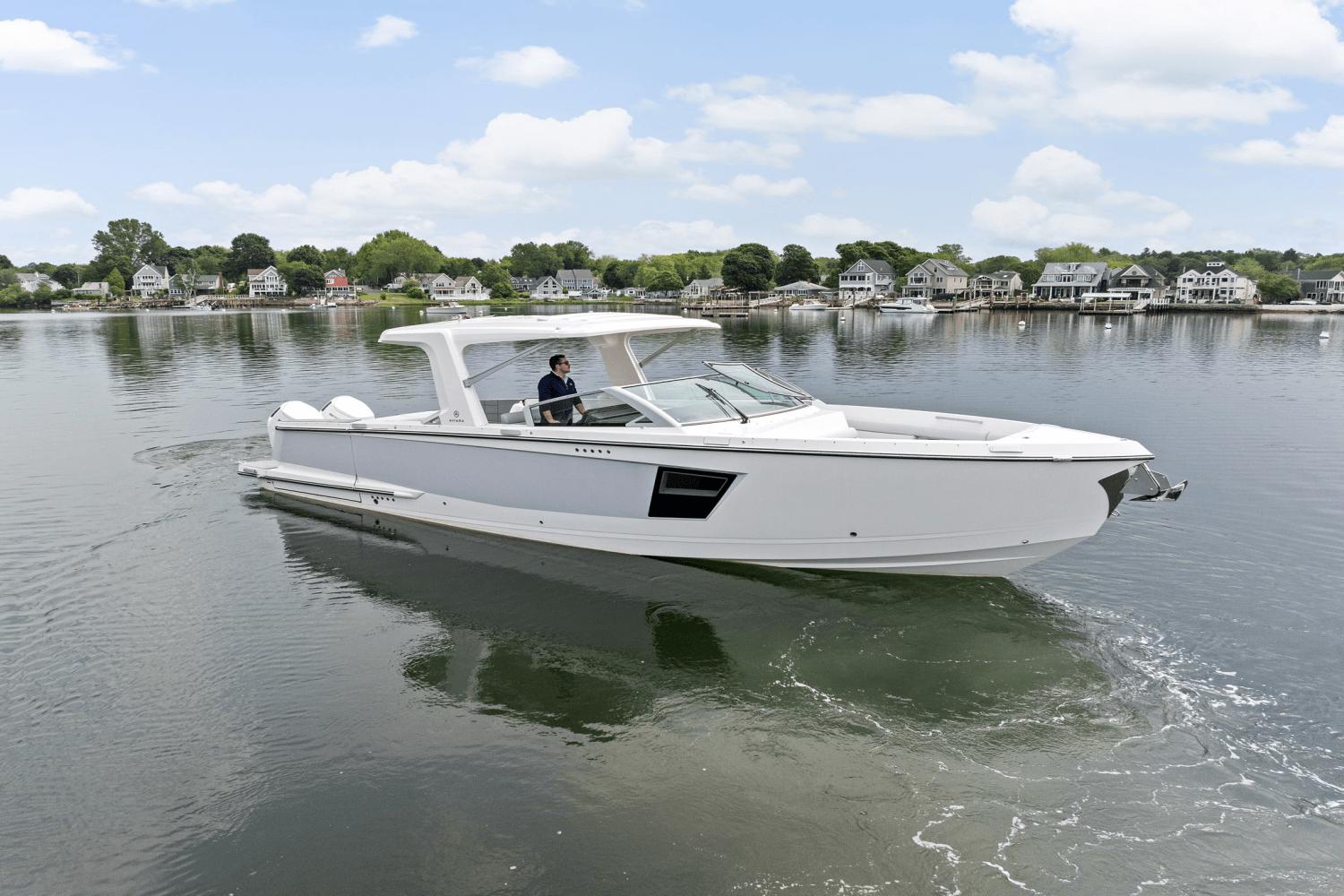 2023 Aviara AV40 Outboard