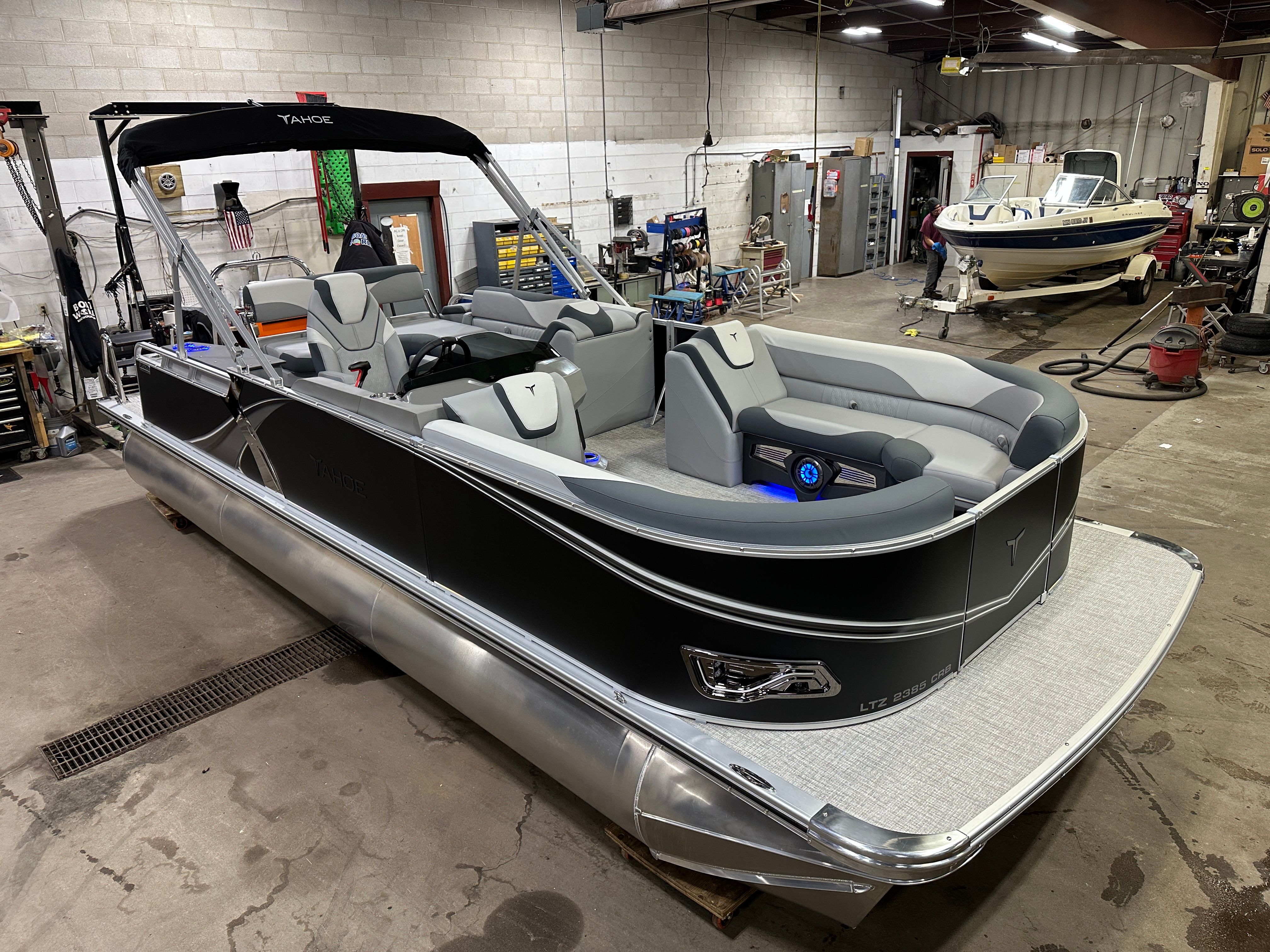 2025 Tahoe LTZ 2385 (CRB) Cruise Rear Bench Tritoon & Honda 4-Stroke EFI