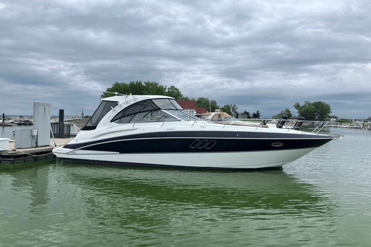 2008 Cruisers Yachts 360 Express