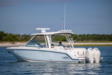 2023 Boston Whaler 320 Vantage