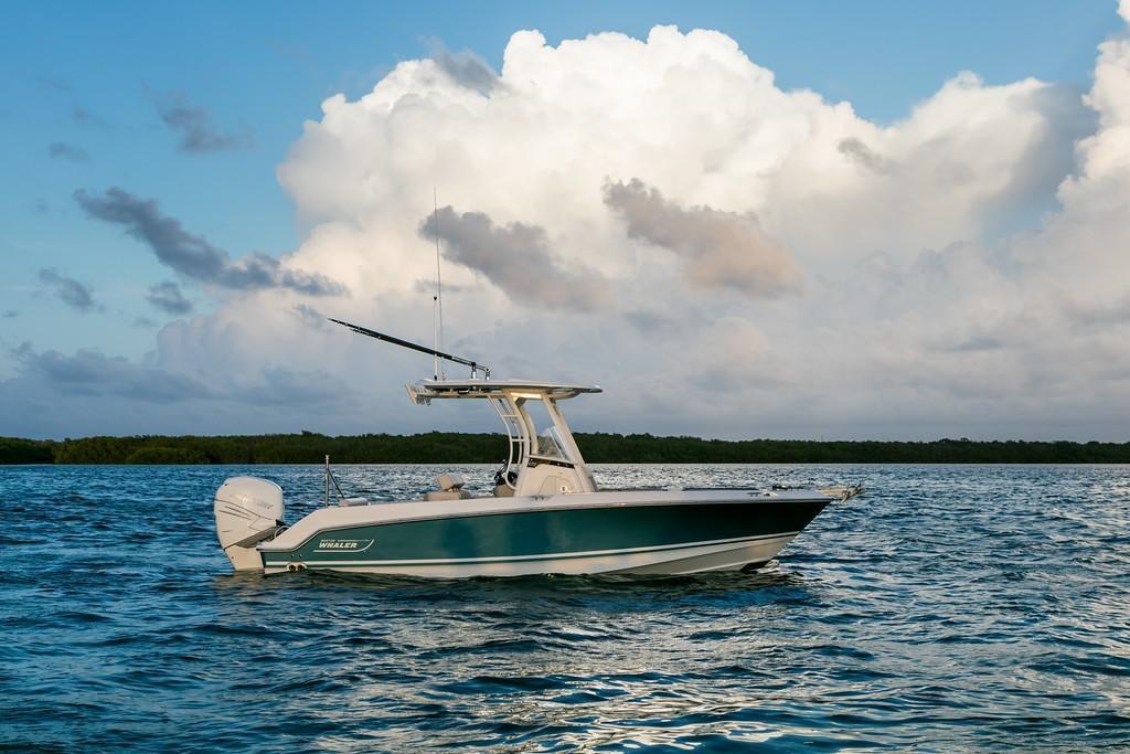 2025 Boston Whaler 230 Outrage