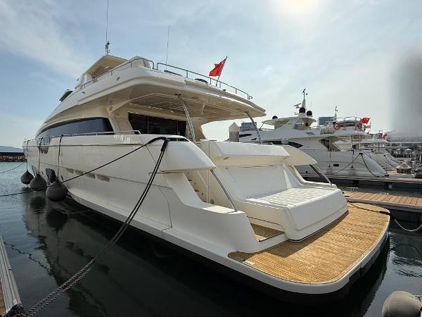 2017 Ferretti Yachts 960