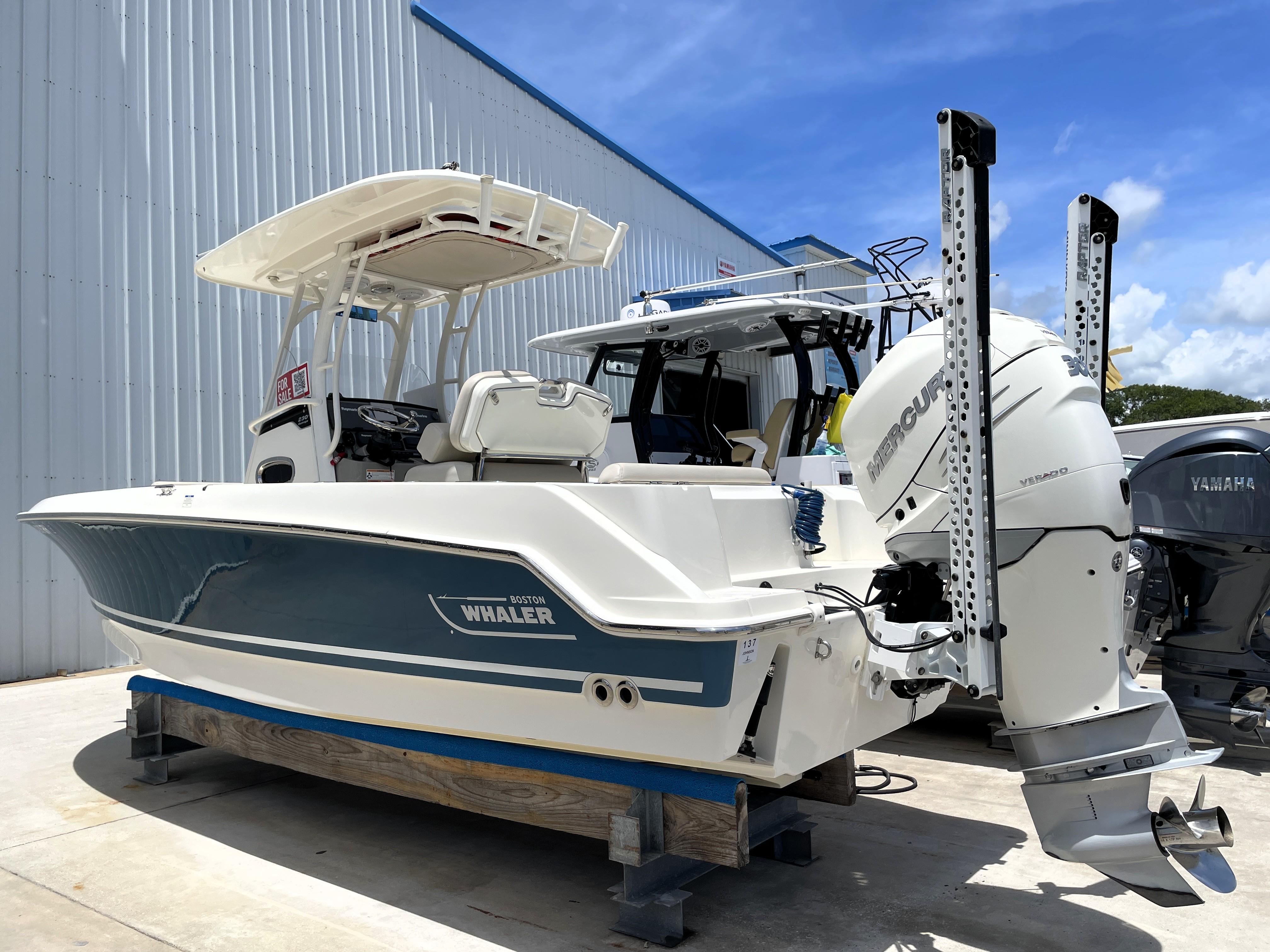 2017 Boston Whaler 230 Outrage