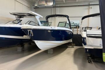 2025 Sea Ray SDX 270