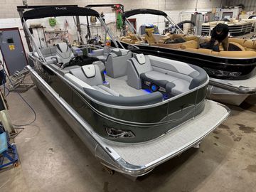 2025 Tahoe LTZ 2385 Elite Cruise Tritoon & Honda 4-Stroke EFI