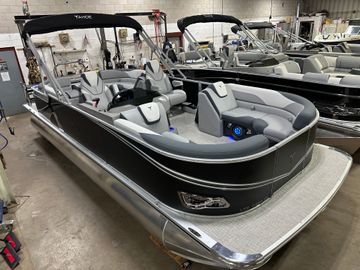 2025 Tahoe LTZ 2385 Quad Lounge Tritoon & Honda 4-Stroke EFI