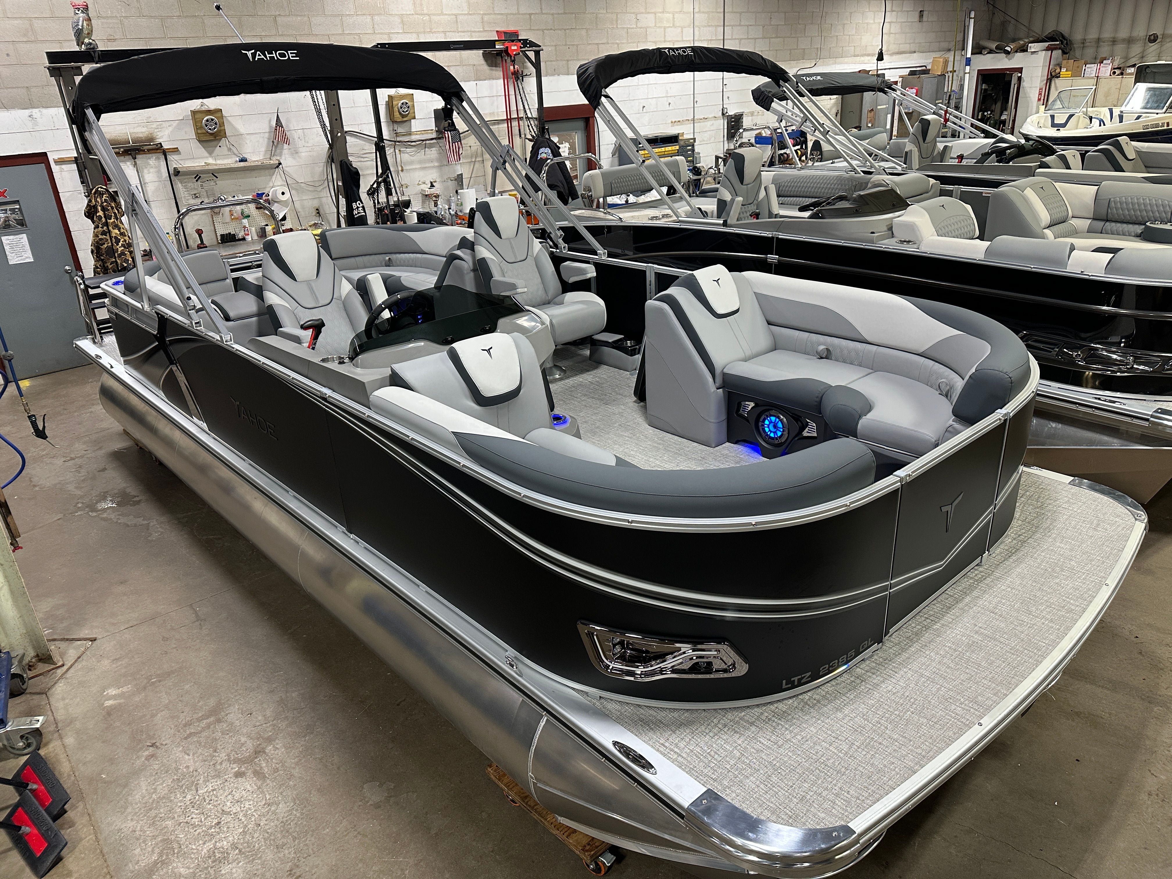 2025 Tahoe LTZ 2385 Quad Lounge Tritoon & Honda 4-Stroke EFI