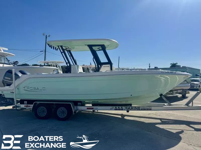 Robalo R272 Center Console 2019 Robalo R272 Center Console on trailer at Boaters Exchange.