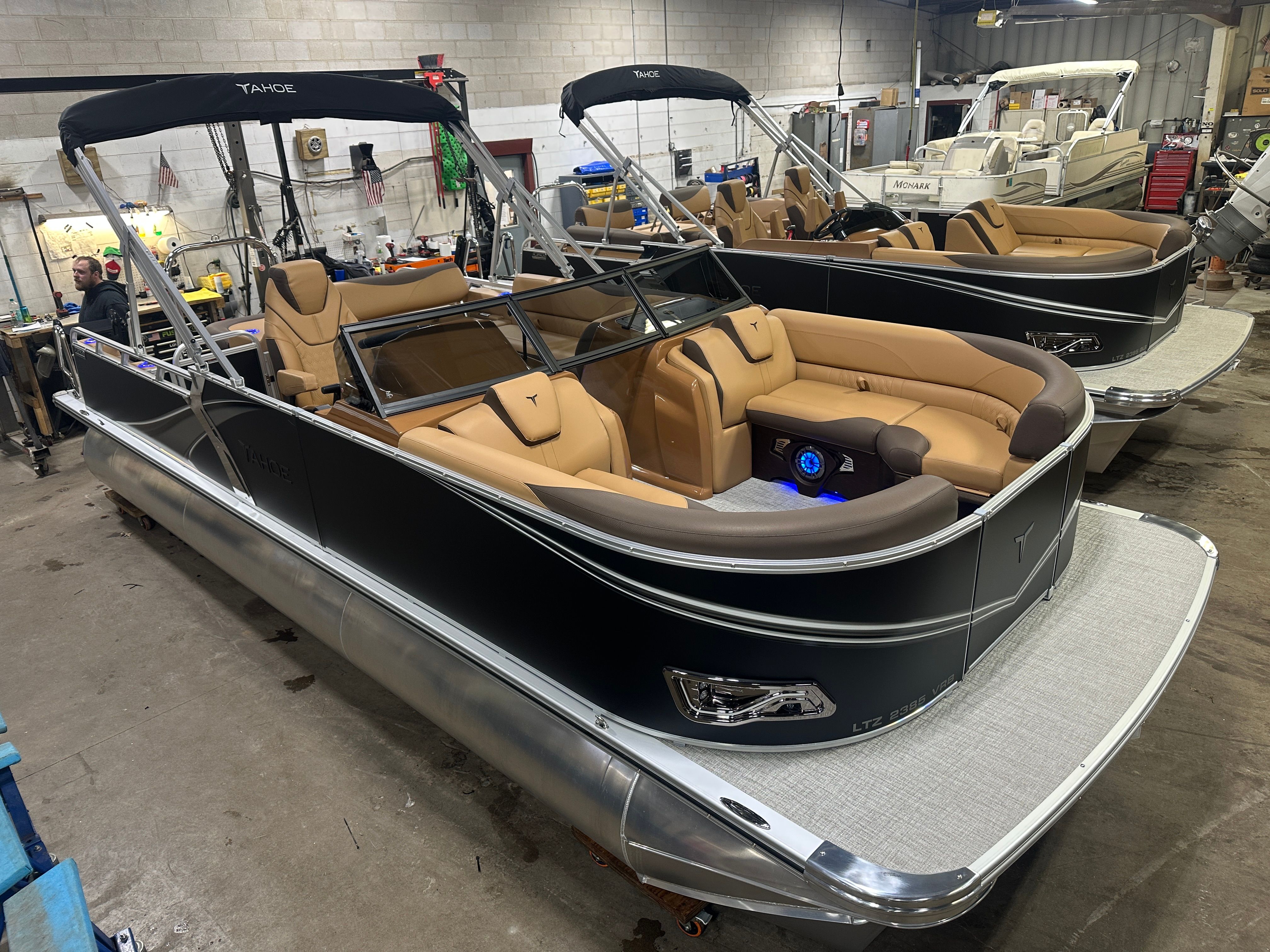 Tahoe LTZ 2385 Swingback (VRB) Windshield Tritoon & Honda 4-Stroke EFI
