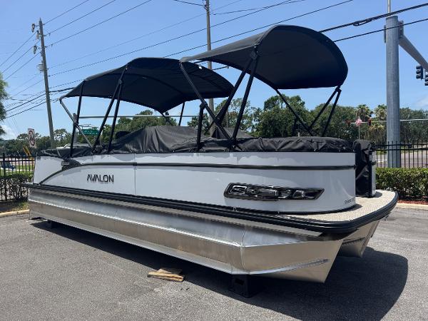 Avalon Catalina Platinum Quad Lounge - 25' 2025 Avalon Catalina Platinum Quad Lounge 25' pontoon boat with canopy, parked outdoors.