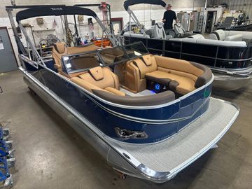 2025 Tahoe LTZ 2385 Swingback (VRB) Windshield Tritoon & Honda 4-Stroke EFI