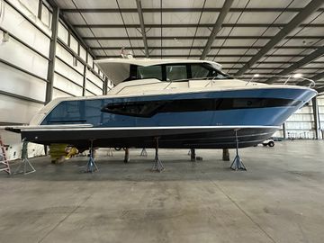 2025 Tiara Yachts EX54