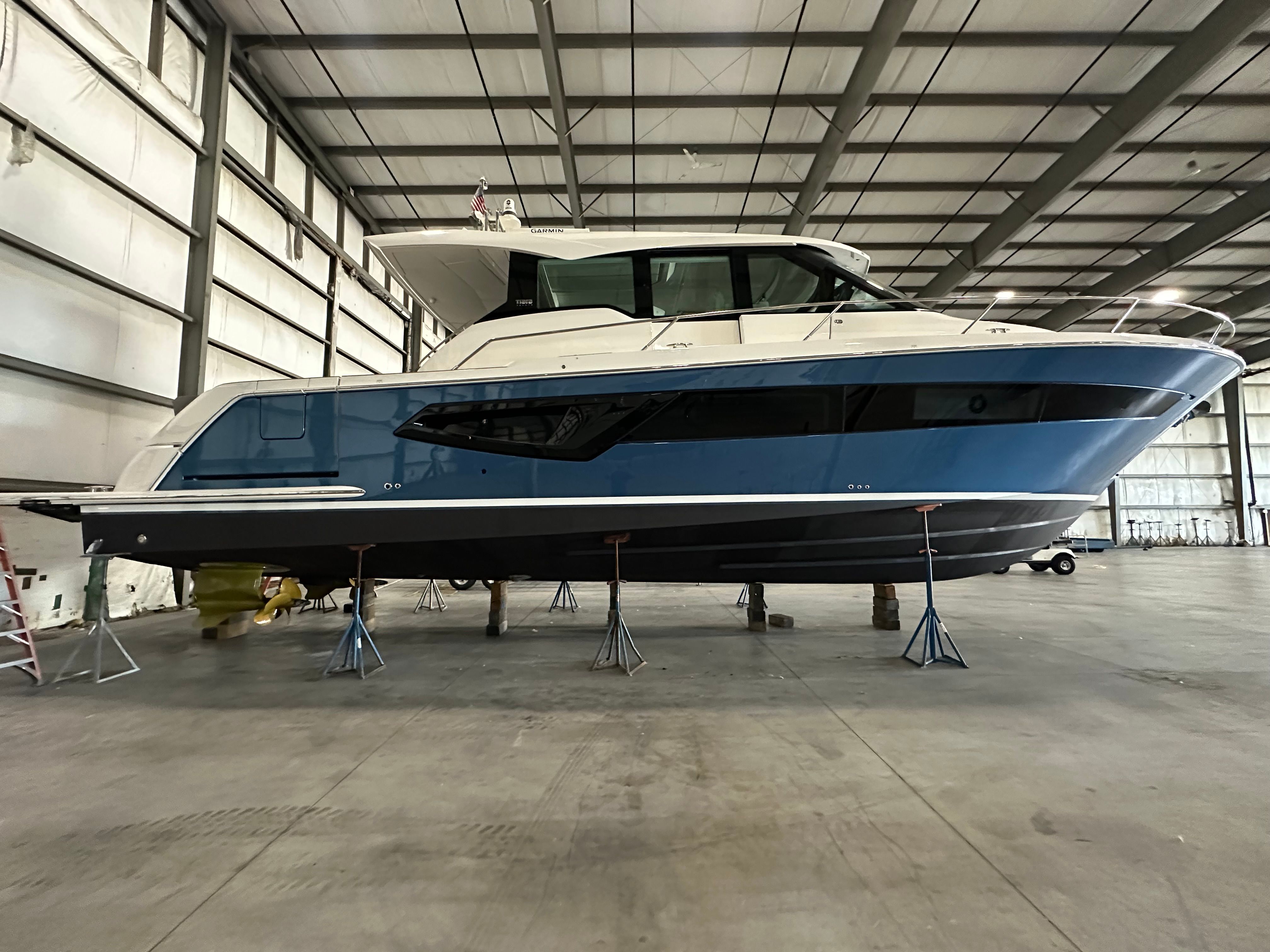 2025 Tiara Yachts EX54