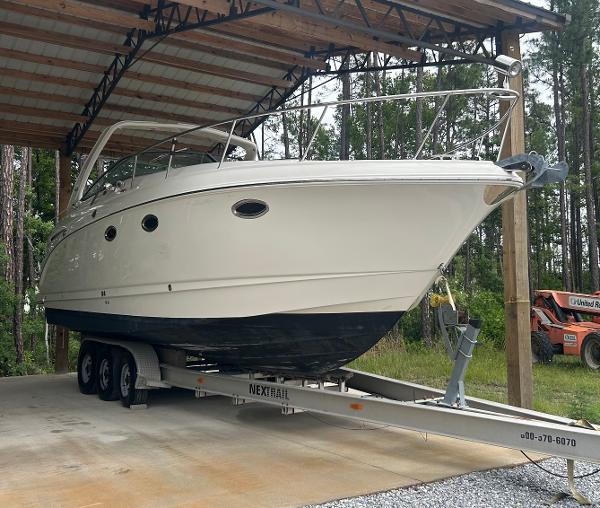 Chaparral Signature 330 2007 Chaparral Signature 330 boat on trailer under a covered structure.