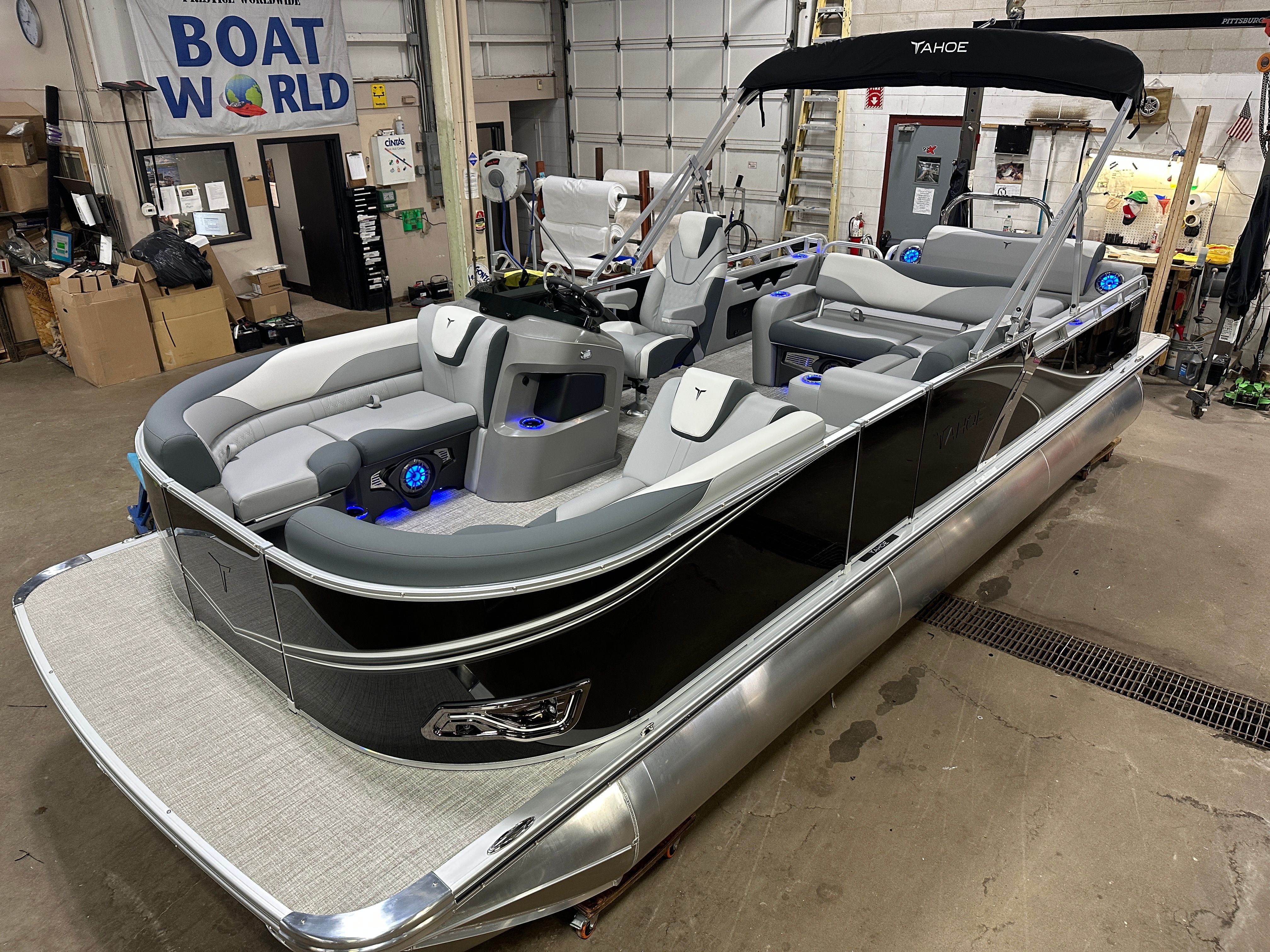 2025 Tahoe LTZ 2385 Swingback (VRL) Tritoon & Honda 4-Stroke EFI