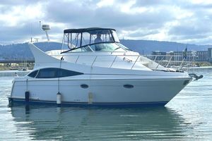 Carver 360 Mariner 2006 Carver 360 Mariner yacht on calm water with scenic background.