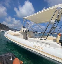 Custom Line Minimare 7 Sunrise Confort 2023 Custom Line Minimare 7 Sunrise Confort boat on clear water, sunny day, canopy open.