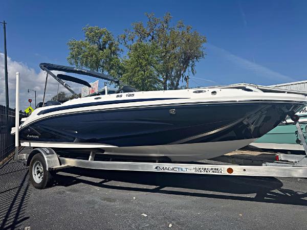 Hurricane SunDeck Sport 185 OB 2024 Hurricane SunDeck Sport 185 OB boat on trailer, parked outdoors.