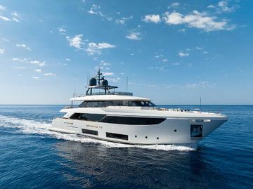 2019 Custom Line Navetta 33